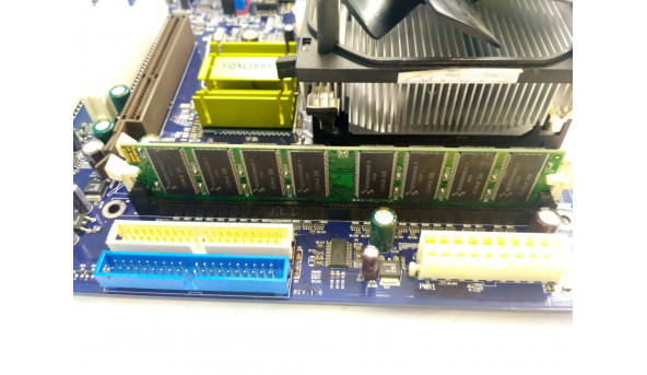 Материнская плата для персонального компьютера Foxconn 661FX4MR-ES, Б / У. Продается вместе с системой охлаждения, процессором Intel Pentium 2. 8Ghz и планкой DDRx512Mb - 307743