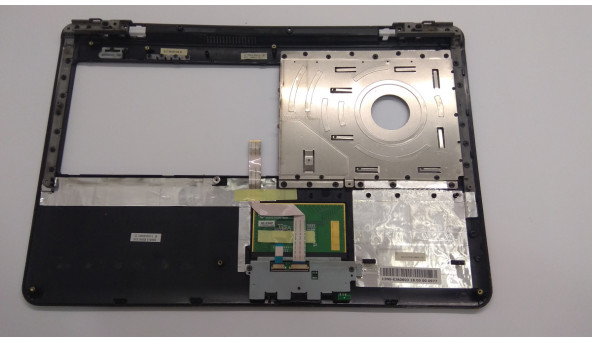 Середня частина корпуса для ноутбука Asus K50AB, 15.6", 13N0-EJA0603, Б/В. Всі кріплення цілі.Зламані декілька замочків та є тріщина (фото). - 307769