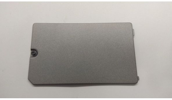 Сервісна кришка для ноутбука Dell Inspiron 8500, AMDQ003G00L, Б/В. В хорошому стані,без пошкоджень. Є подряпини та потертості.