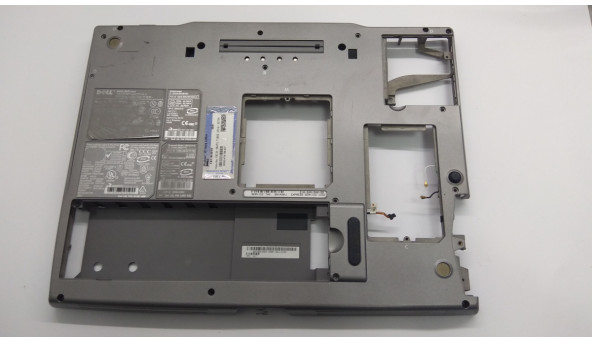 Нижня частина корпуса для ноутбука Dell Inspiron 8500, 15.0", APDQ001N00L, Б/В. Всі кріплення цілі.Без пошкоджень.