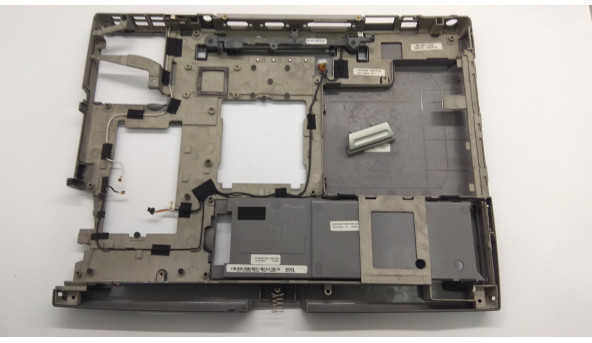 Нижняя часть корпуса для ноутбука Dell Inspiron 8500, 15. 0 ", APDQ001N00L, Б / У. Все крепления целые. Без повреждений. - 307787