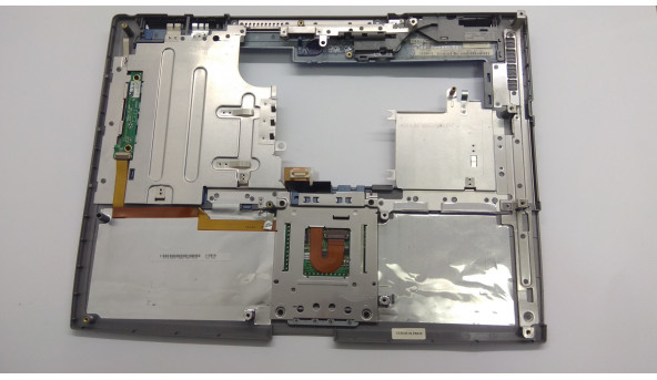 Средняя часть корпуса для ноутбука Dell Inspiron 8500, 15. 0 ", AMDQ002100L, Б / У. Все крепления целые. Без повреждений. - 307788