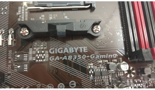 Нова материнська плата для ПК, GIGABYTE GA-AB350-Gaming, Rev:1.0, Socket AM4, протестована, робоча. Гарантія 3 місяці. Є пошкодження (фото), на роботу не впливає.