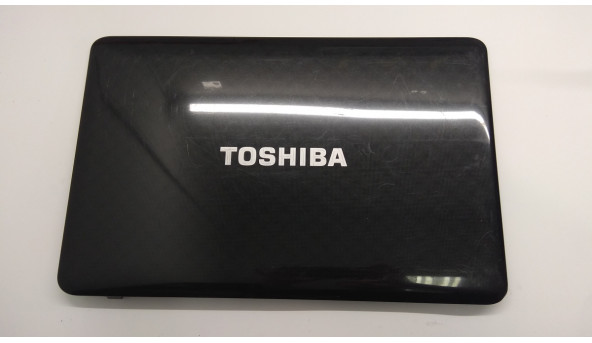 Кришка матриці корпуса для ноутбука Toshiba Satellite L755, 15.6", A000081220, Б/В. Одне кріплення має тріщину (фото), та присутні потертості та подряпини.