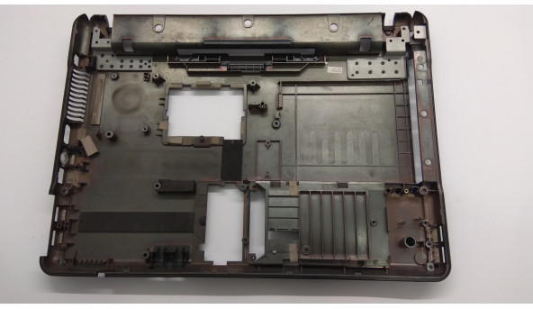 Нижняя часть корпуса для ноутбука HP Compaq 6735s, 15 4 ", 6070B0251701, Б / У. Все крепления целые. Без повреждений. - 307860