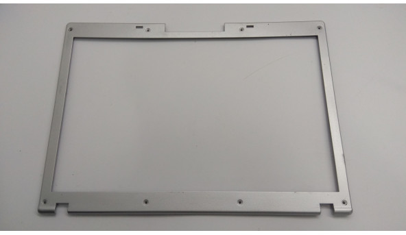 Рамка матриці корпуса для ноутбука Targa Traveller 1576, 15.4", e2p-632b113-ta2, Б/В. Є тріщина на самому куті (фото).