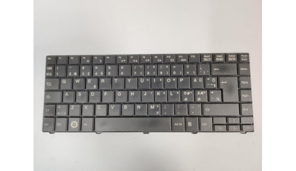 Средняя часть корпуса для ноутбука Fujitsu Amilo Xi 2428, 15 4 ", Б / У. Крепление все цели. Погнутые металлические пластины.