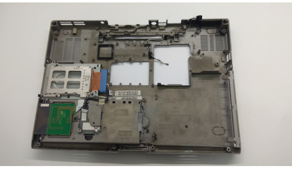 Нижня частина корпуса для ноутбука DELL LATITUDE D810, 15.0", ECAQ002200L, Б/В. Всі кріплення цілі.Без пошкоджень. - 307990