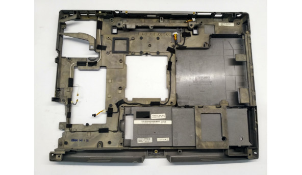 Нижняя часть корпуса для ноутбука Dell Inspiron 8600, 15. 4 ", APDQ011N00L, Б / У. Все крепления целые. Без повреждений. - 308028