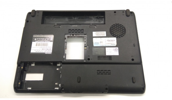 Нижня частина корпуса для ноутбука Toshiba Satellite L305D, 15.4", V000130170, Б/В. Всі кріплення цілі.Зламаний роз'єм (фото).