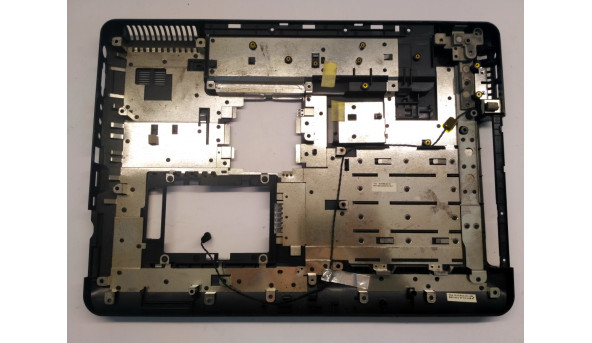 Нижняя часть корпуса для ноутбука Medion MD98301, 15 4 ", Б / У. Все крепления целые. Без повреждений - 308040