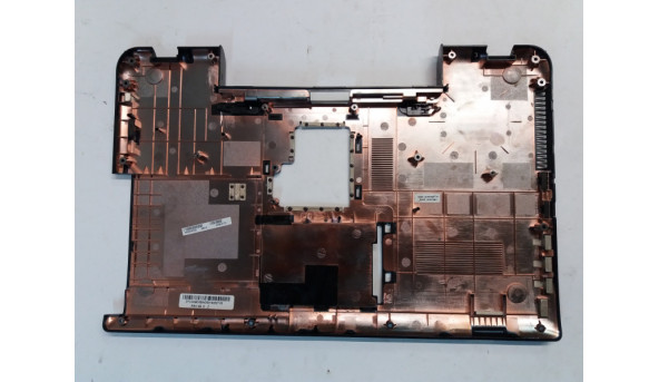 Нижня частина корпуса для ноутбука Toshiba Satellite C70D, 17,3", ZYU3ABD5BA0I, Б/В, всі кріплення цілі, є подряпини. - 308049