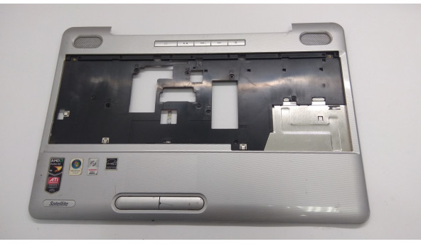 Средняя часть корпуса для ноутбука TOSHIBA SATELLITE L500-018, 15 6 ", AP073000102, Б / У. Имеет сломаны два крепления (фото), и отсутствует верхняя панель.