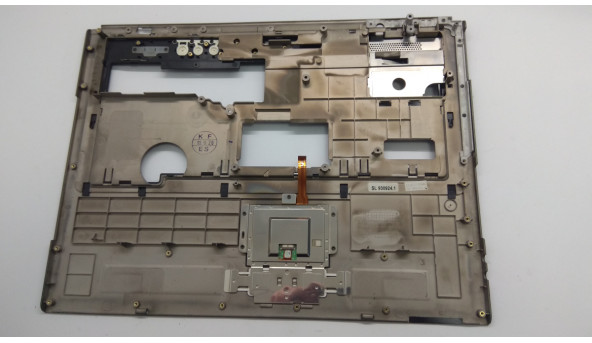 Средняя часть корпуса для ноутбука Asus M6000, 15 4 ", 13-N951AP240, Б / У. Все крепления целые. Без повреждений. Присутствующие потертости. - 308065