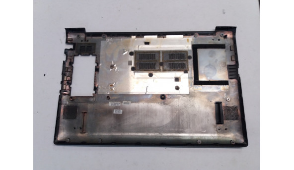 Нижня частина корпуса для ноутбука Samsung NP670Z5E, BA75-04413B, Б/В. Без пошкоджень, всі кріплення цілі.