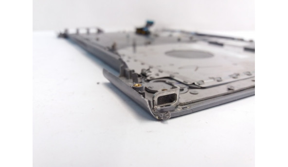 Середня частина корпуса для ноутбука Samsung NP535U4C, BA75-04159C, Б/В. Має пошкодження по периметру. Пошкоджене одне кріплення. Клавіатура неробоча. - 308144