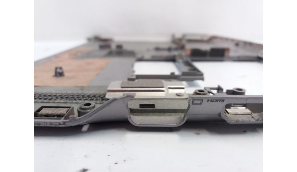 Середня частина корпуса для ноутбука Samsung NP535U4C, BA75-04159C, Б/В. Має пошкодження по периметру. Пошкоджене одне кріплення. Клавіатура неробоча. - 308144