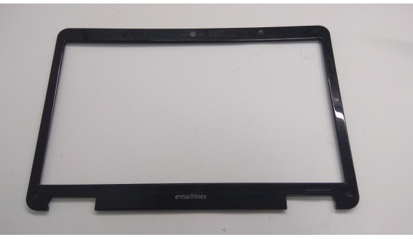 Рамка матриці корпуса для ноутбука Emachines E525, 15.6", AP06R000D00, Б/В. Всі кріплення цілі.Без пошкоджень.