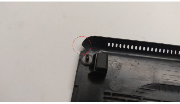 Сервісна кришка для ноутбука HP Pavilion dv4, dv4-2040us, Б/В. В хорошому стані, зламаний маленький шматочок (фото).