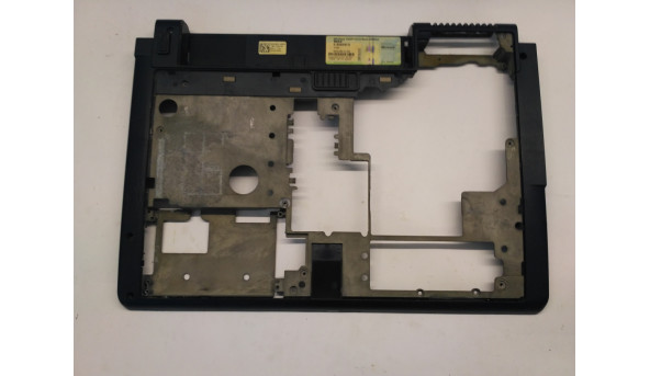Нижня частина корпуса для ноутбука Dell Studio 1535, 15.4", CN-0R121D, Б/В. Всі кріплення цілі. Без пошкоджень