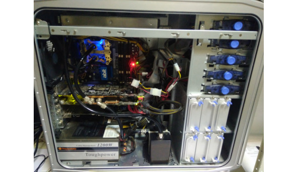 MONSTRO Потужний, ігровий, шумозахищений системний блок з водяним охолодженням QuadCore Extreme QX9650, 2033 MHz, 8 GB DDR2, GeForce 9800 GX2 512GB*2, 2*750 MB HDD, 1200 W, Blu-ray