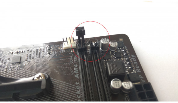 Материнська плата для ПК Gigabyte GA-AB350M-DS2, Rev:1.0, Socket AM4, не стартує. Пошкоджені фіксатори для ОЗП (фото). - 308362