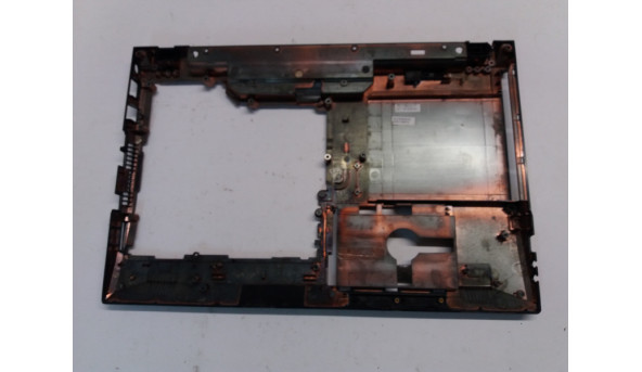 Нижня частина корпуса для ноутбука TERRA Mobile 1528, 6-39-E51Q3-013, Б/В, Пошкоджено два  кріплення, трішина, скол.