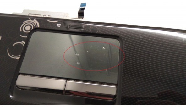 Середня частина корпуса для ноутбука HP Pavilion dv7, dv7-2106eg, 17.3", 518910-001, Б/В. Всі кріплення цілі. Зламана частинка корпуса (фото), та пошкодження на тач паді (фото). - 308693