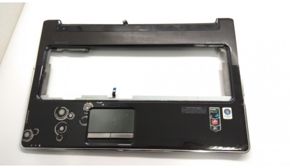 Середня частина корпуса для ноутбука HP Pavilion dv7, dv7-2106eg, 17.3", 518910-001, Б/В. Всі кріплення цілі. Зламана частинка корпуса (фото), та пошкодження на тач паді (фото).
