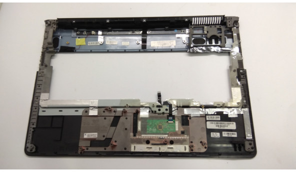 Середня частина корпуса для ноутбука HP Pavilion dv7, dv7-2106eg, 17.3", 518910-001, Б/В. Всі кріплення цілі. Зламана частинка корпуса (фото), та пошкодження на тач паді (фото). - 308693