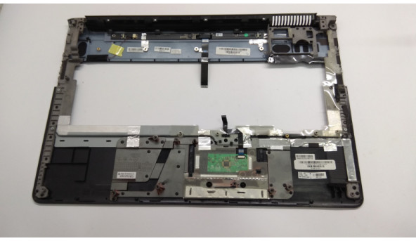 Середня частина корпуса для ноутбука HP Pavilion dv7, dv7-2140ed, 17.3", 518910-001, Б/В. Всі кріплення цілі. Без пошкоджень. Потертості на кнопках тачпаду. - 308698