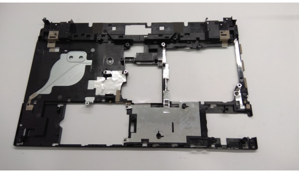 Середня частина корпуса для ноутбука HP Probook 4720s, 17.3", 39.4GL02.001, Б/В. Всі кріплення цілі. Відсутні верхня та нижня панель, та є маленька тріщина (фото). - 308719