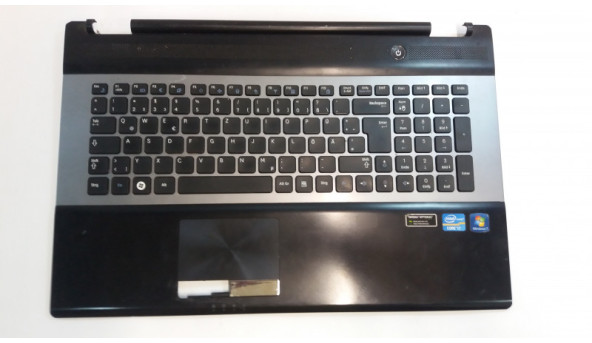 Середня частина корпуса для ноутбука Samsung RС730, 17.3", ba75-03204c, Б/В. Клавіатура протестована, робоча. Всі кріплення цілі, подряпини, потертості. Немає однієї кнопки тачпада з кріпленням.