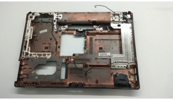 Нижня частина корпуса для ноутбука HP Compaq 6530b, 14.1", 6070B0256201, Б/В. Є зламане кріплення (фото), присутні подряпини. - 308779