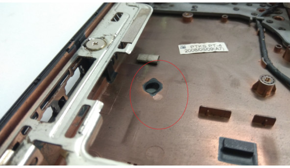 Нижня частина корпуса для ноутбука HP Compaq 6530b, 14.1", 6070B0256201, Б/В. Є зламане кріплення (фото), присутні подряпини. - 308779