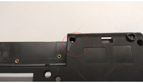 Нижня частина корпуса для ноутбука HP Compaq 6530b, 14.1", 6070B0256201, Б/В. Є зламане кріплення (фото), присутні подряпини. - 308779