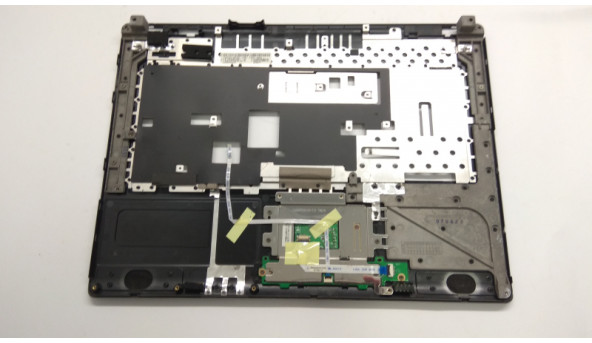 Середня частина корпуса для ноутбука Toshiba Satellite L40-14B, 15.4", 13GNQA1AP033-5TB, Б/В. Всі кріплення цілі. Без пошкоджень. - 308788