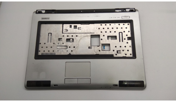 Середня частина корпуса для ноутбука Toshiba Satellite L40-14B, 15.4", 13GNQA1AP033-5TB, Б/В. Всі кріплення цілі. Без пошкоджень.