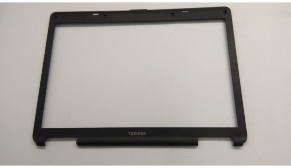 Рамка матриці корпуса для ноутбука Toshiba Satellite L40-14B, 15.4", 13GNQA1AP020-3TB, Б/В. Всі кріплення цілі. Без пошкоджень.