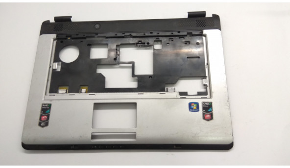 Нижня частина корпуса для ноутбука Toshiba Satellite L300D-12Y, 15.4", B0247301F10, Б/В. Всі кріплення цілі. Відсутній тачпад.