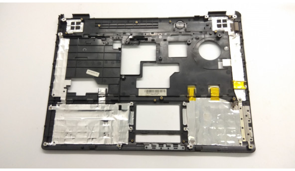 Нижня частина корпуса для ноутбука Toshiba Satellite L300D-12Y, 15.4", B0247301F10, Б/В. Всі кріплення цілі. Відсутній тачпад. - 308826
