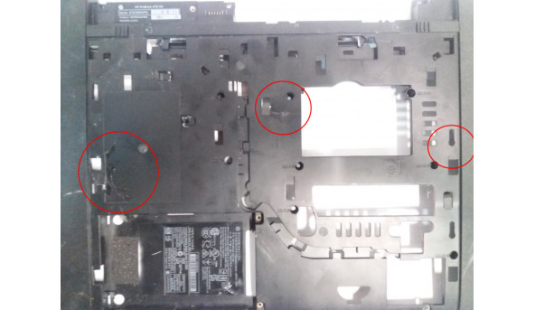 Нижня частина корпуса для ноутбука  HP Probook 470 G0, 15.6", 723669-001, Б/В. Всі кріплення цілі.Є три тришини, які закриваются сервісною кришкою, на роботу не впливають (фото).