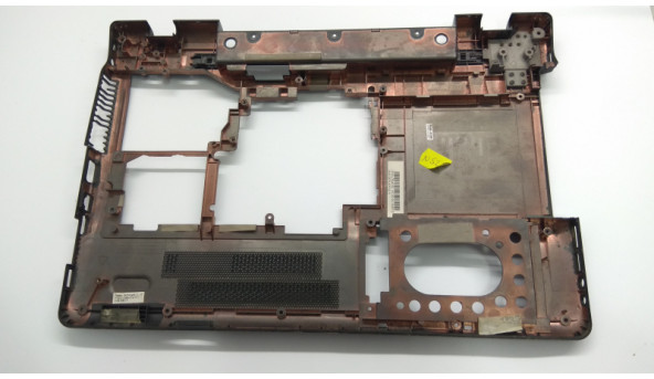 Нижня частина корпуса для ноутбука Asus N52D, 15.6", 13N0-GSA0321, Б/В. Декілька кріплень мають тріщини (фото), зламана решітка радіатора та зламаний кріплення дисковода (фото). - 308975