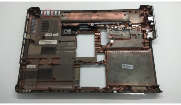 Нижня частина корпуса для ноутбука HP Pavilion dv6, dv6-1215ew, 15.6", 532737-001 Б/В. Всі кріплення цілі. Відсутня накладка фото. Та пошкоджена решітка. - 308988