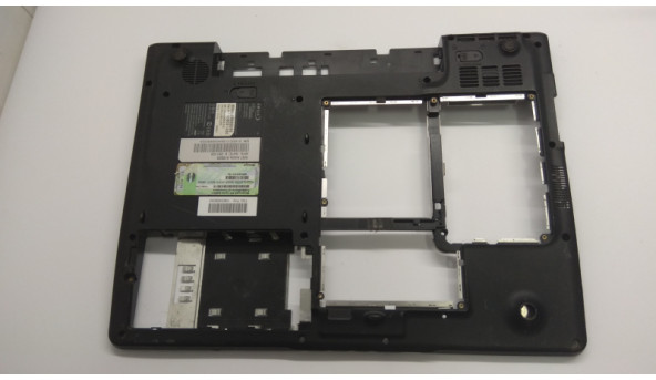 Нижня частина корпуса для ноутбука Fujitsu Amilo A1650G, 15.0", 60.4B302.003, Б/В. Всі кріплення цілі. Без пошкоджень.