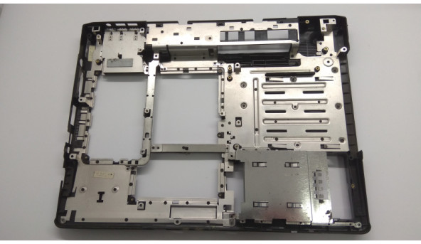 Нижня частина корпуса для ноутбука Fujitsu Amilo A1650G, 15.0", 60.4B302.003, Б/В. Всі кріплення цілі. Без пошкоджень. - 309012