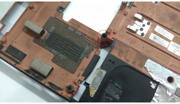 Нижня частина корпуса для ноутбука Toshiba SATELLITE A300D-17E, 15.4", 35BL5BA0040, Б/В. Є зламані кріплення та присутня тріщина (фото). - 309028