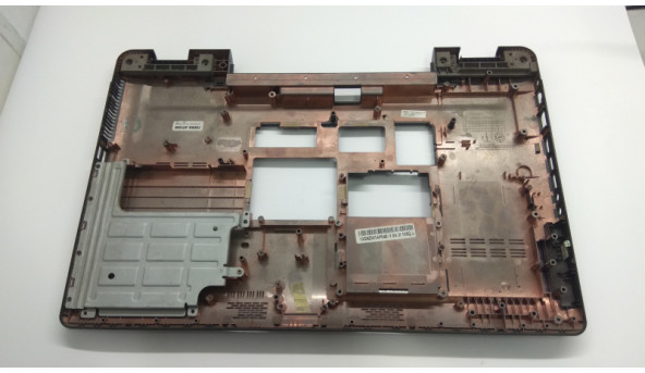 Нижня частина корпуса для ноутбука Asus K72D, 17.3", 13GNZW1AP040-1, Б/В. Всі кріплення цілі. Без пошкоджень.