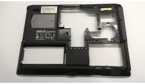 Нижня частина корпуса для ноутбука Asus F5Z, 15.4", 13GNLI1AP013-2, Б/В. Всі кріплення цілі. Без пошкоджень.