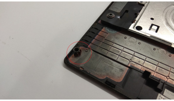 Середня частина корпуса для ноутбука Acer Aspire One D255, 10.1", AP0F3000940, Б/В. Два кріплення мають пошкодження (фото). - 309091